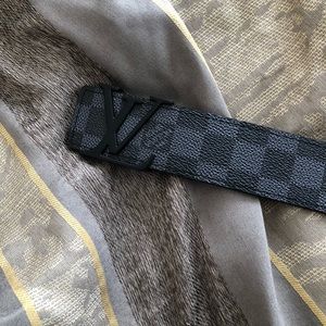 Louis Vuitton belt all black